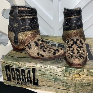 Corral boots sz 8 brown decorated flipped shaft floral embroidered boots sequin